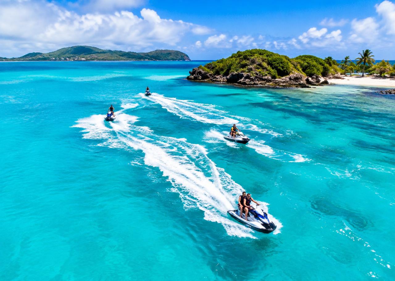 randonnée en jet-ski vue par drone autour de Saint-Martin